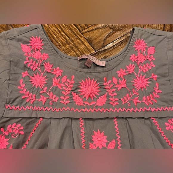 Calypso St Barth Gray Neon Pink Embroidered Boho Spanish Style Top Shirt S - Picture 7 of 7